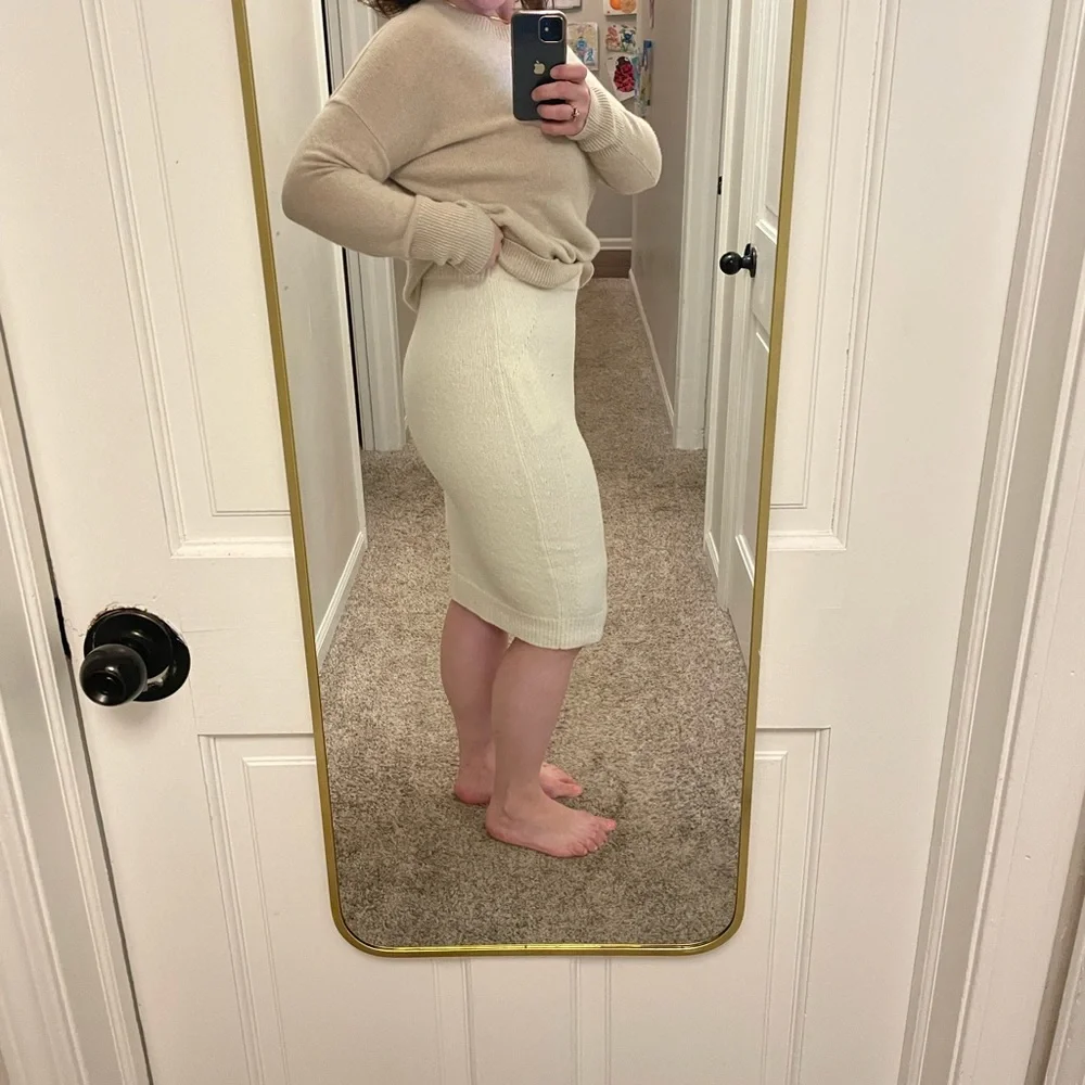 TOM FORD CASHMERE knit knee length pencil skirt. Winter white/ creamy white - Picture 1 of 7